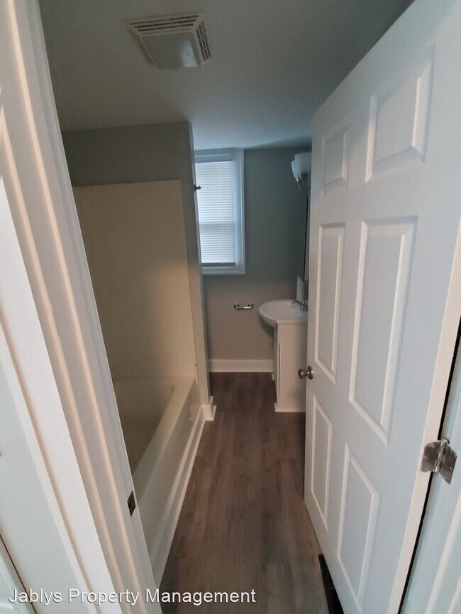 Building Photo - 3 br, 1 bath House - 902 Park Ave