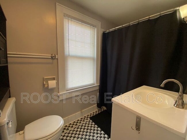 Building Photo - 437-437-437-432 W Harding Rd