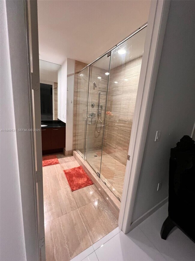 Building Photo - 15811 Collins Ave