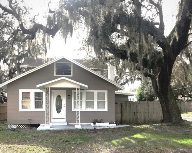 Primary Photo - 2216 W Woodlawn Ave