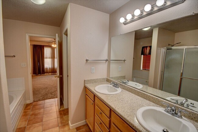 Building Photo - 4 Bedroom Home in Rio Rancho