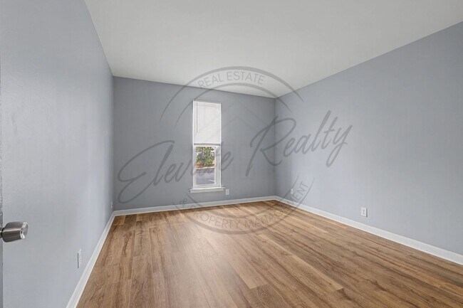 Building Photo - Two Bedroom Condo, First Floor, across from Madison Park with stackable washer/dryer!