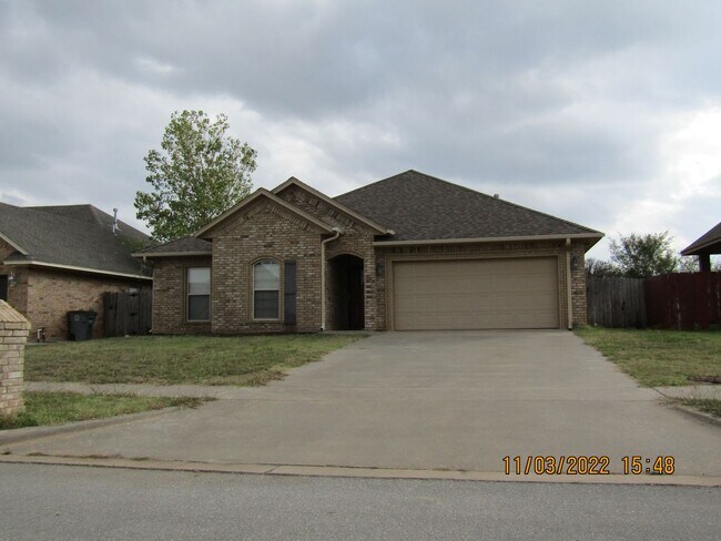 Building Photo - PETS NEGOTIABLE  !!!