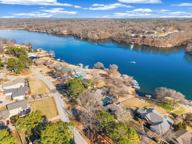 Building Photo - 89 Mayfair Dr