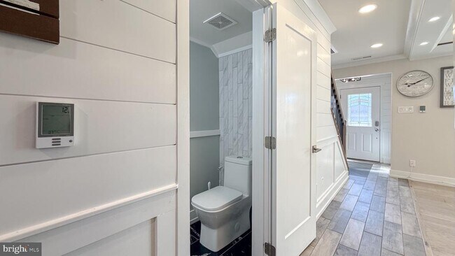 Building Photo - 10 Cedarbrook Dr