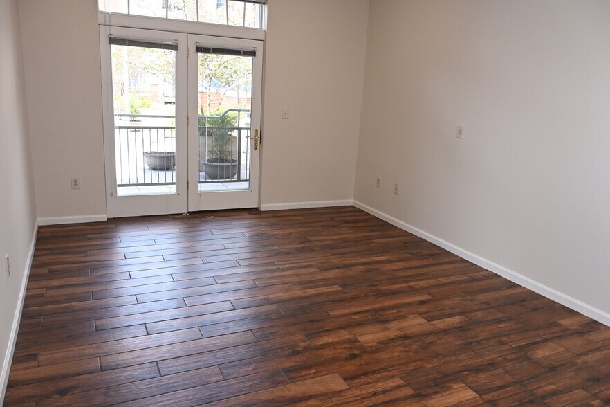 Building Photo - 309 Holland Ln