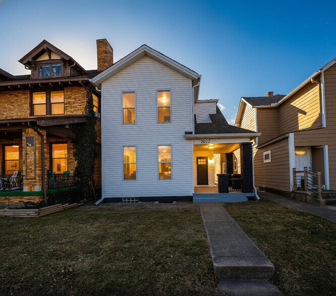 Building Photo - 2022 Central Ave