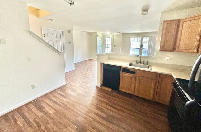 Building Photo - Fantastic 3 Bedroom Townhouse in Wellingto...
