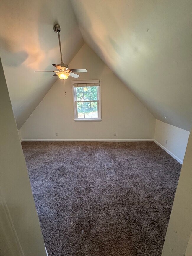 Building Photo - 207 Edgemont Ave