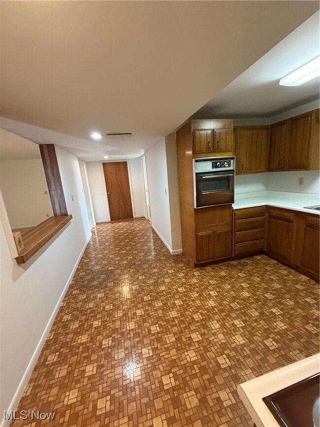 Building Photo - 964 Country Club Dr