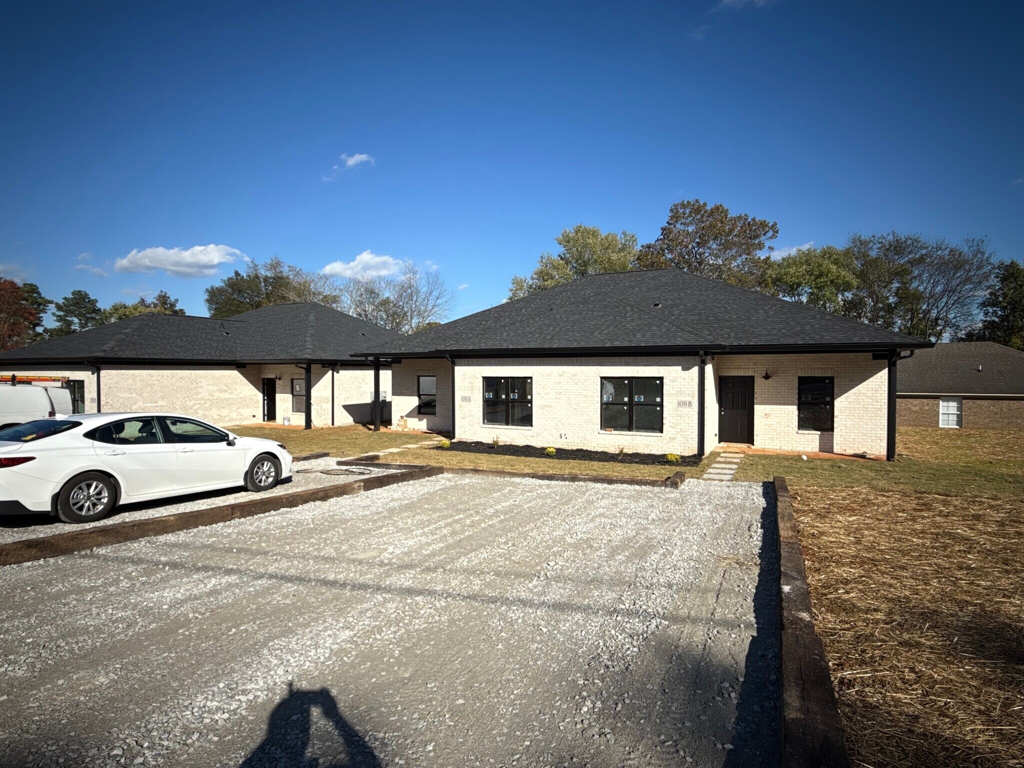 Building Photo - 1515 Jordan Rd