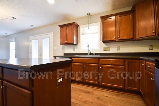 Building Photo - 131 Flag Ln