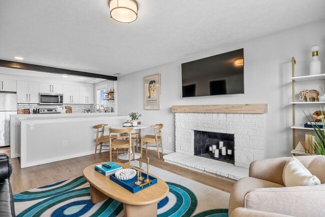 Building Photo - Modern 2BR Suite – Newly Furnished, Pet-Friendly, Near Downtown Spokane (Furnished)