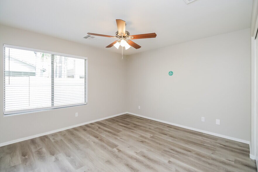 Building Photo - 2370 W Gold Dust Ave