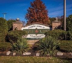 Building Photo - Country Living at Mapleview