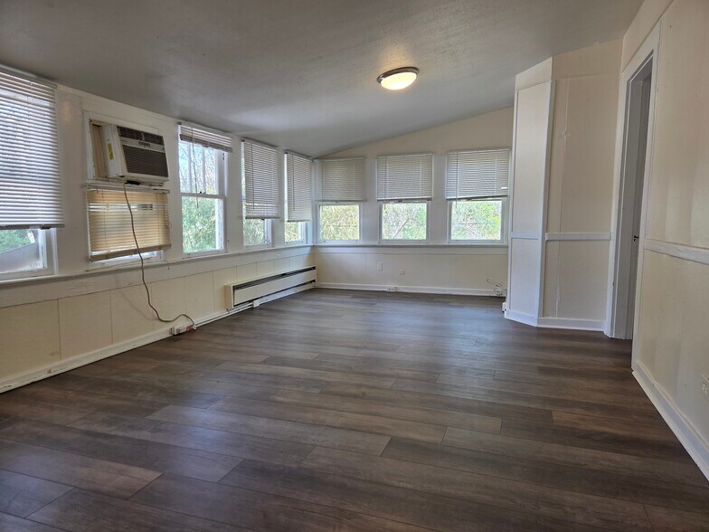 Building Photo - 480 31st Ave N