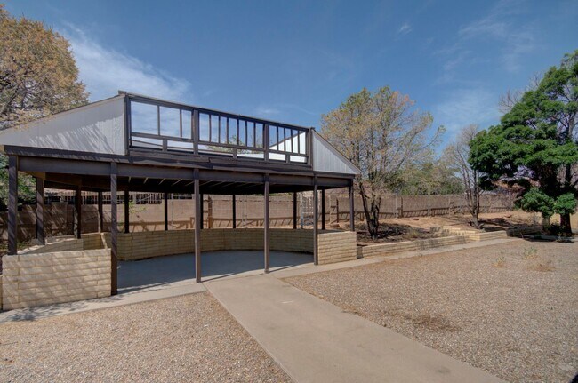 Building Photo - Amazing 3 Bedroom in Central Rio Rancho!