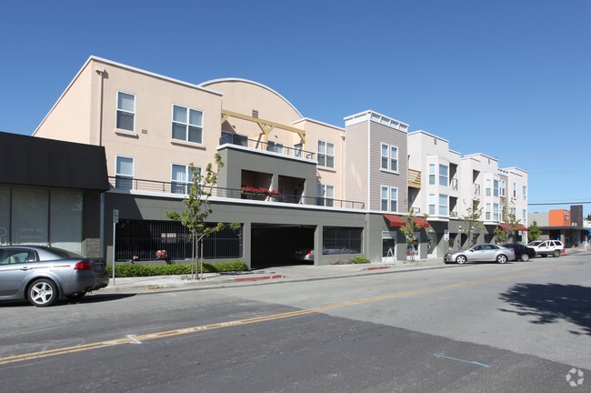 Building Photo - Laurel Theater Apartments