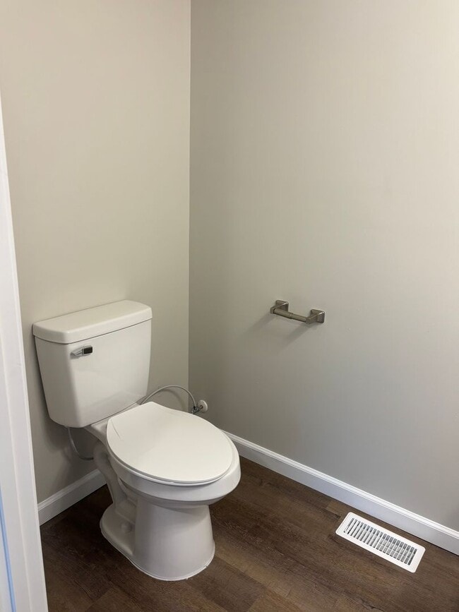 Building Photo - Fabulous 2 Bedroom 1.5 Bathroom House