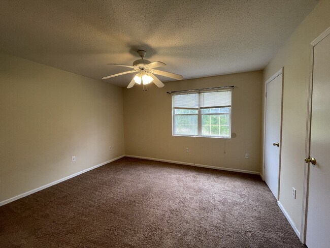 Building Photo - Home For Rent