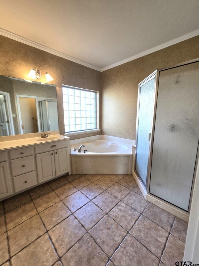 Building Photo - 5603 Thomas Nelson Dr