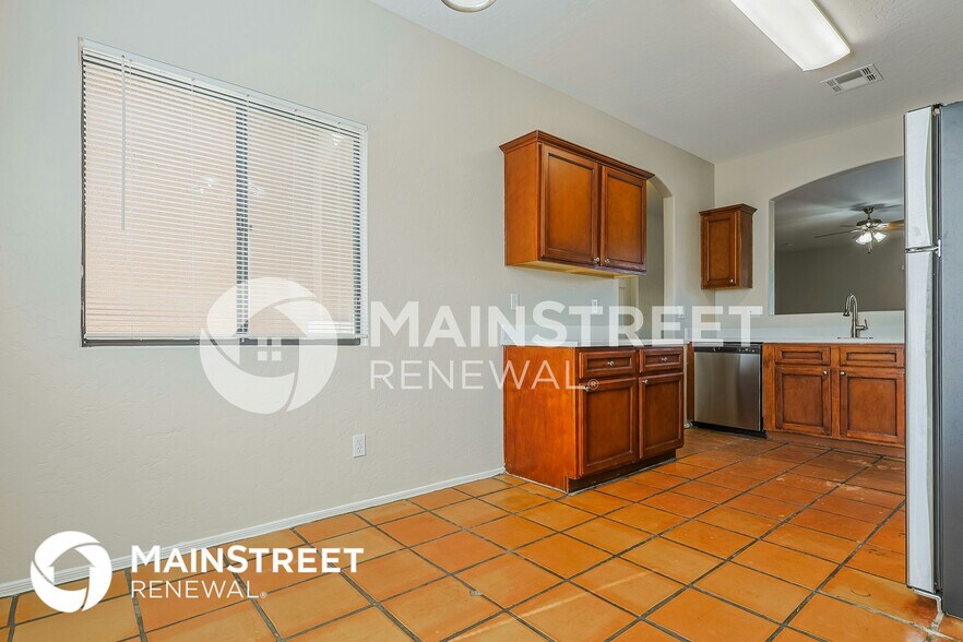 Building Photo - 6606 S 10th Dr