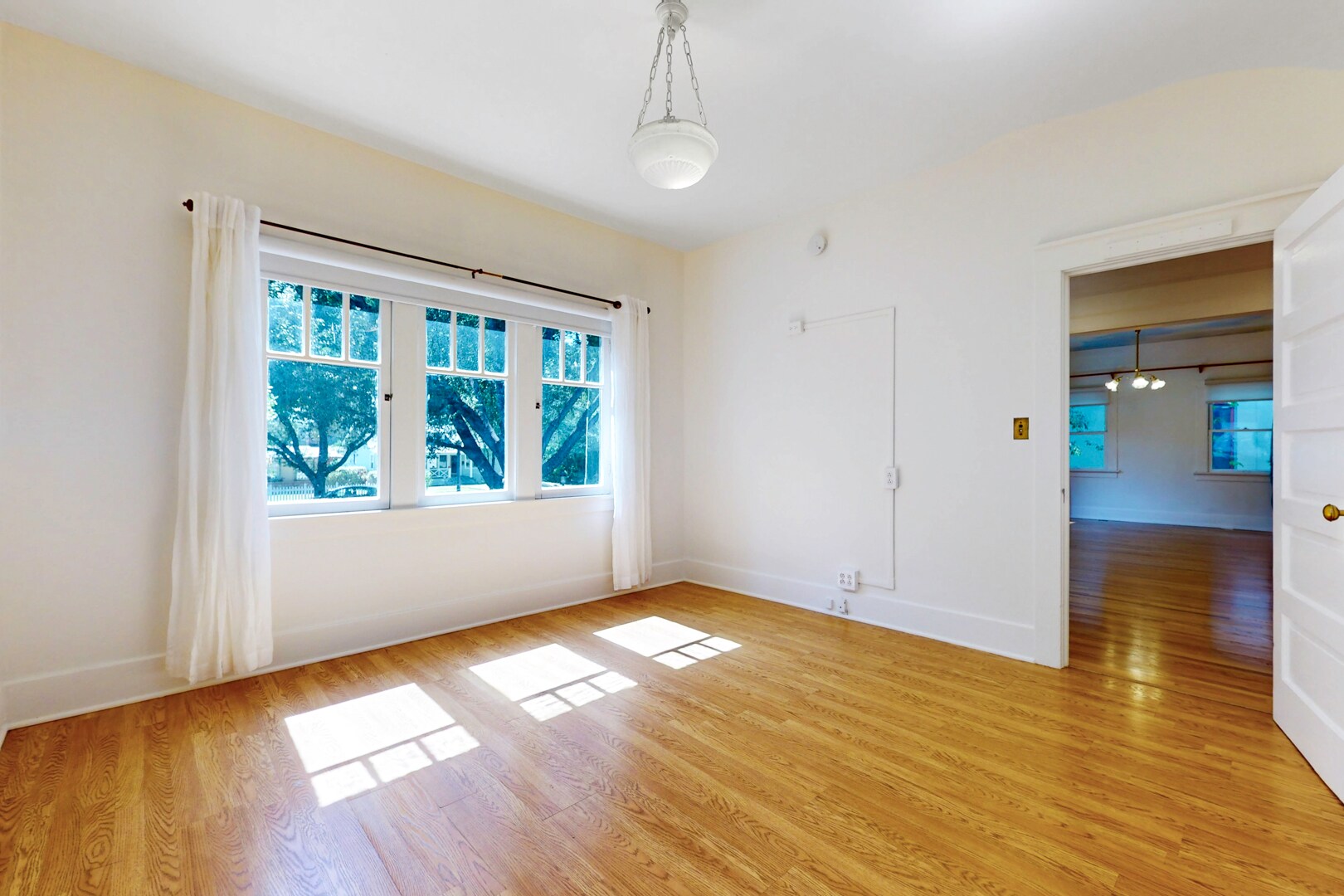 Building Photo - 1845 Las Lunas St