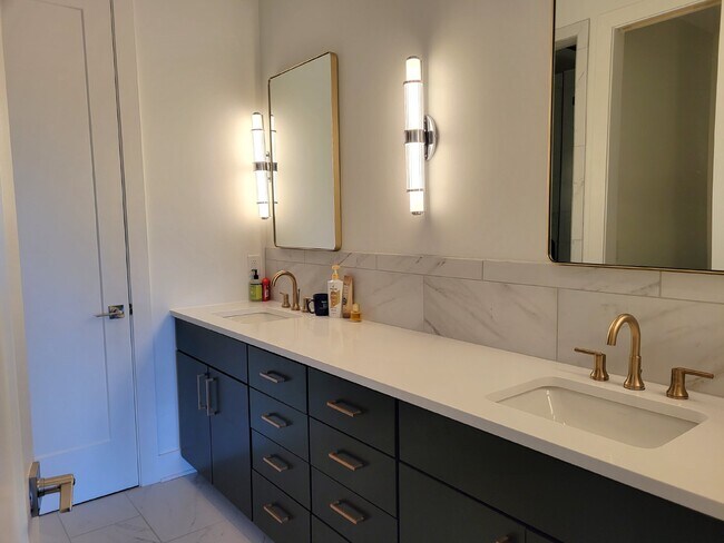Building Photo - Experience Historic Germantown: Spacious 3-Bedroom Home with Rooftop overlooking Nashville!