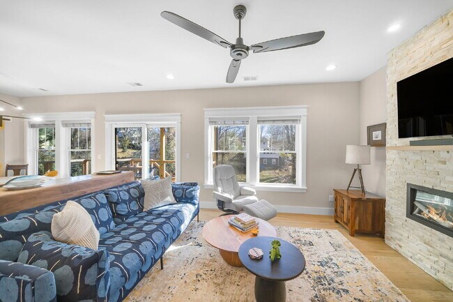 Building Photo - Fully Furnished | Asheville Area | 3–12 Month Leases Available