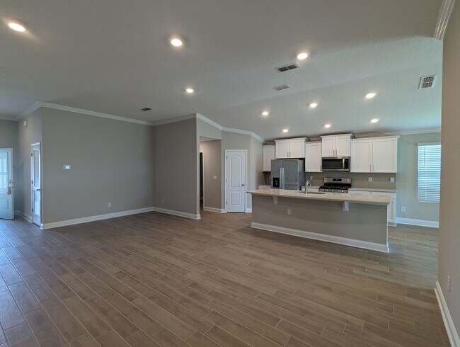 Building Photo - 768 Narvarez Ave