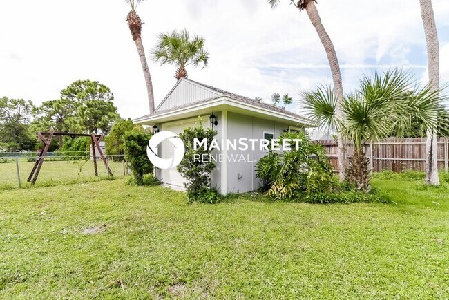 Building Photo - 2 Bedroom Pet-Friendly Home in North Port, FL with Main Street Renewal