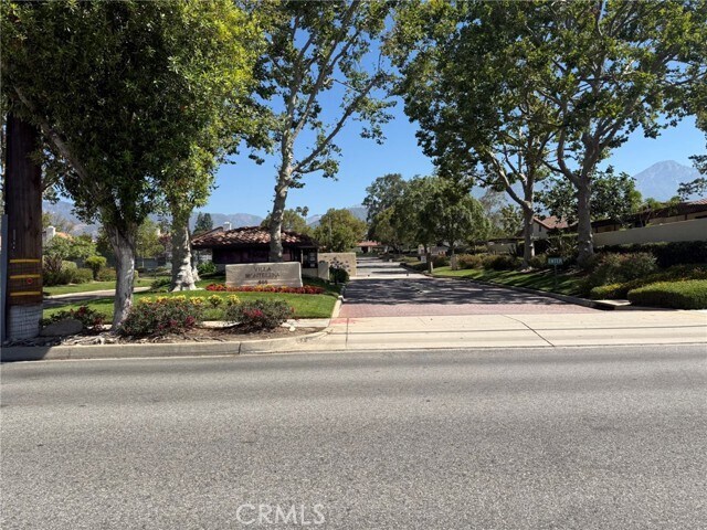 Building Photo - 860 Calle del Sol