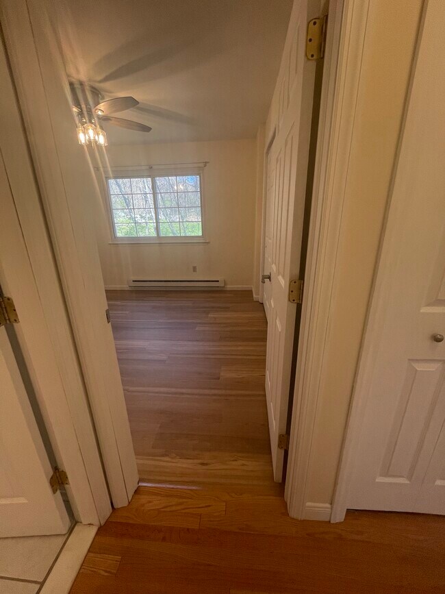 Building Photo - 434 Fox Run Ln