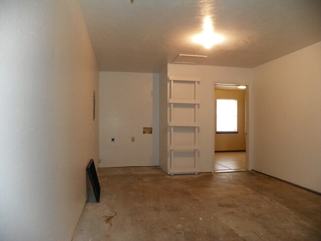 Building Photo - 3 Bedroom Brick home in Tecumseh