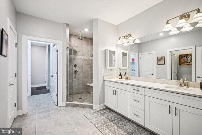 Building Photo - 42 Dogleg Ln