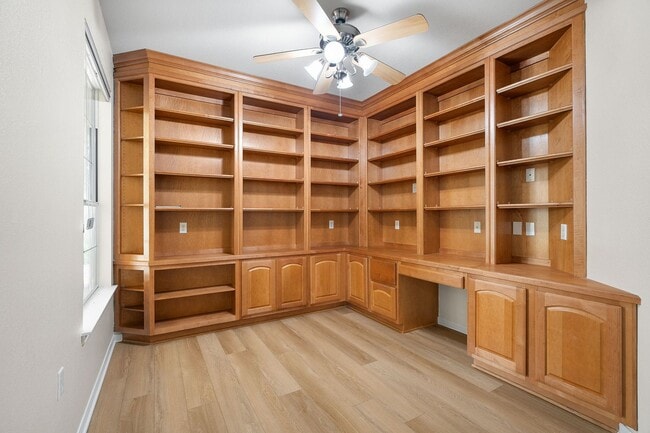 Building Photo - 104 Bronco Cir