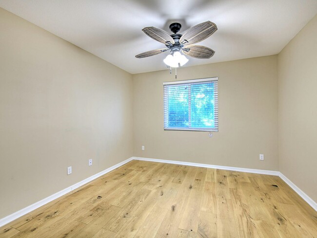 Building Photo - 538 Golden Raintree Pl