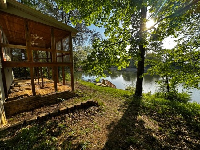 Building Photo - Quiet 3 bedroom/2 bath lake house with pri...