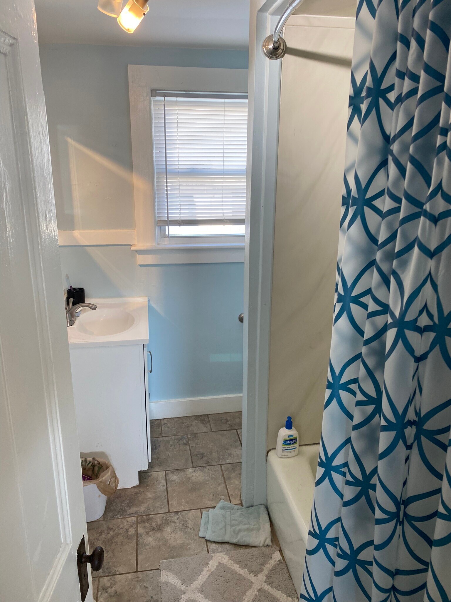 Building Photo - 15 Grove Ave