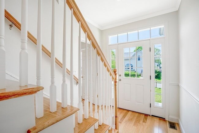 Building Photo - 2 Manchester Pl