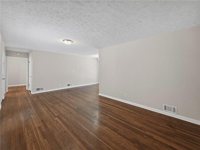 Building Photo - 228 Stoneybrook Dr