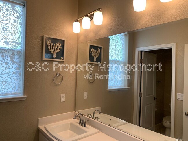Building Photo - 412 Bungalow Dr