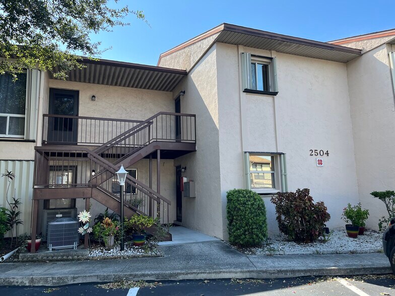 Building Photo - 2504 Bogey Ln