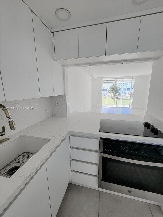 Building Photo - 3010 Marcos Dr