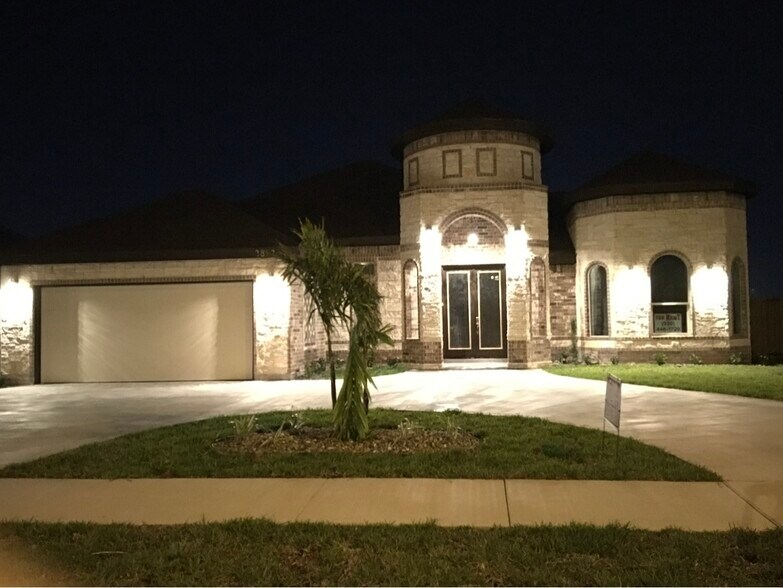 Building Photo - 3873 Tolosa St