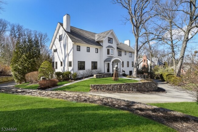 Primary Photo - 60 Fernwood Rd