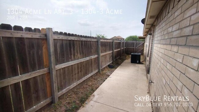 Building Photo - 1304 Acme Ln