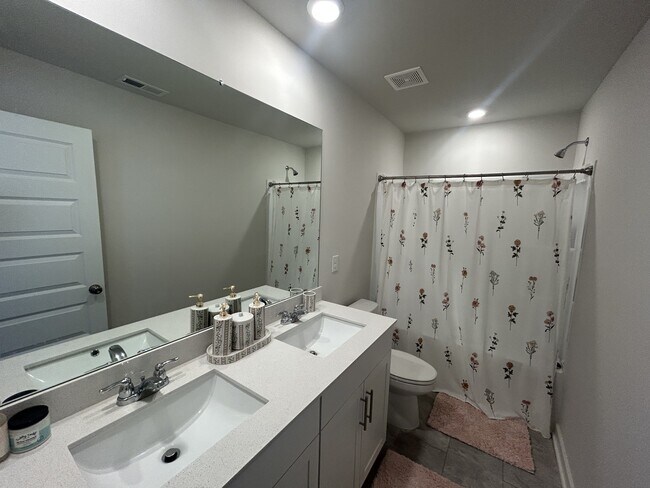 Building Photo - 1055 Ross Farms Blvd