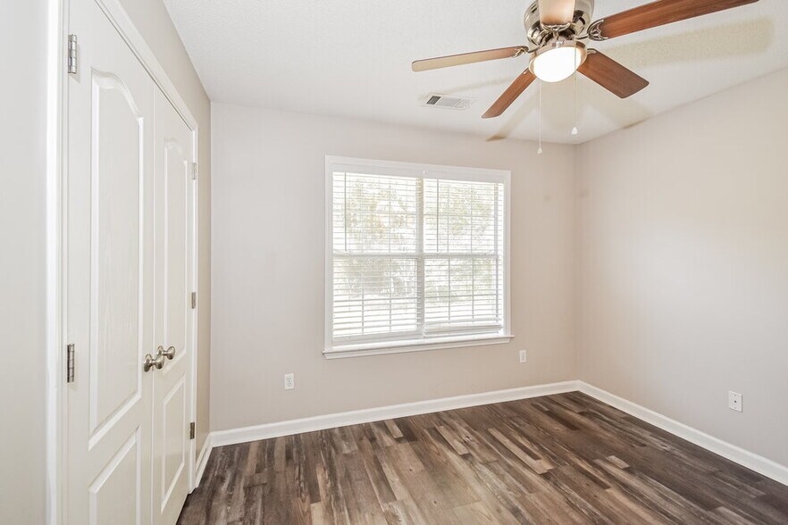 Building Photo - 3721 College Bluff