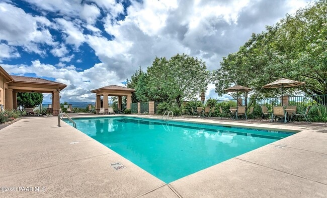 Building Photo - 5638 N Ardmore Ave